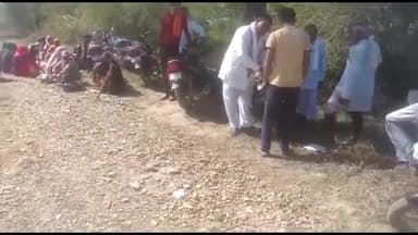 बूंदी: ग्राम पंचायत बाजड़ में मनरेगा के तहत चल रहे सड़क निर्माण कार्य का सरपंच ने किया निरीक्षण