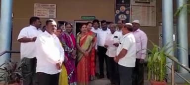 ಲಕ್ಷ್ಮೇಶ್ವರ: ಪುರಸಭೆಯ ಅಧಿಕಾರಿಗಳಿಗೆ ಸರ್ಕಾರಿ ನೌಕರರ ಸಂಘದಿಂದ ನೂತನ ಕಟ್ಟಡ ನಿರ್ಮಾಣಕ್ಕಾಗಿ 10 ಗುಂಟೆ ಖಾಲಿ ಜಾಗಕ್ಕಾಗಿ ಮನವಿ