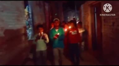रहुई: रहूई प्रखंड के अम्बा पंचायत में शहीदों की शहादत को याद करते हुए निकाला कैंडल मार्च।कई ग्रामीण हुए शामिल।