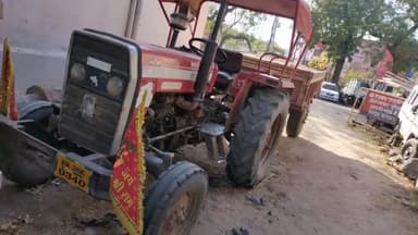 नबीनगर: रतनुआ गांव के नहर के समीप से अवैध बालू लदा ट्रैक्टर जब्त, चालक फरार