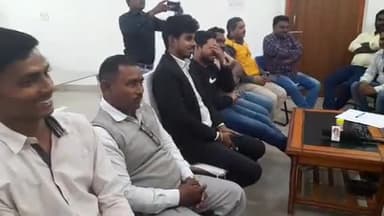 जमुई: पत्रकारों को समाचार संकलन के दौरान हो रही कठिनाइयों पर पत्रकारों ने जिला अतिथि गृह में बैठक की आयोजित