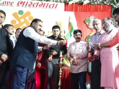 રાજકોટ પૂર્વ: કિસાનપરા ચોક ખાતે વેલેન્ટાઈન ડે નિમિતે મેયરનાં અધ્યક્ષસ્થાને I LOVE ભારત માતા કાર્યક્રમ ઉજવાયો