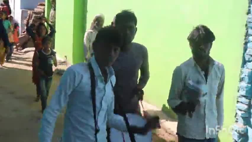 आज नोवें दिन की #VikasYatraMP के दौरान ग्राम बाकल,मझगवां,खम्हरिया, कूड़ा में पहुँचकर उपस्थित जनों से संवाद कर 1 करोड़ 58 लाख रुपये लागत की विभिन्न विकासकार्यो का भूमिपूजन एवं लोकर्पण कर हितग्राहियों को लाभ पत्र वितरण किया।