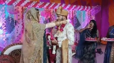 प्रतापगढ़ के सियाराम कॉलोनी के अमित सिंह मैं रूसी महिला बोरोलिका के साथ हिंदू रीति रिवाज के साथ शादी रचाई