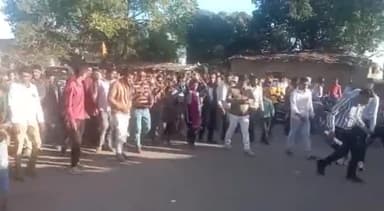 नटेरन: ग्राम पड़रिया जागीर में जन प्रतिनिधियों सहित नेताओं ने निकाली विकास यात्रा