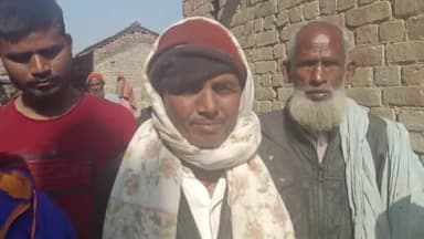 नानपारा: सेंदूरी गांव में बदहाल सड़क को लेकर ग्रामीणों ने किया प्रदर्शन, सरकार से न्याय की गुहार लगाते हुए की कार्रवाई की मांग