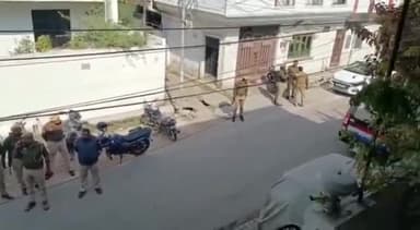 कानपुर: सपा विधायक अमिताभ बाजपेई को उनके गीता नगर स्थित आवास पर पुलिस ने किया नजरबंद, भारी पुलिस फोर्स तैनात