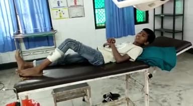 हाथरस: चावड़ गेट के पास सड़क पर पैदल चल रहे किशोर को साइकिल ने मारी टक्कर, किशोर हुआ घायल, इलाज को लाया गया अस्पताल।