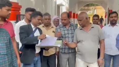 जौनपुर: कलेक्ट्रेट में आज ई रिक्शा चालकों ने अपने वाहन को पार्किंग व्यवस्था को लेकर जिलाधिकारी को दिया ज्ञापन