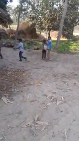 महसी के ग्राम पंचायत पडोहिया मे प्राइमरी स्कूल मे बच्चे पढने आते है और स्कूल नही जाते है रास्ते मे गुल्ली व पैसा खेलते