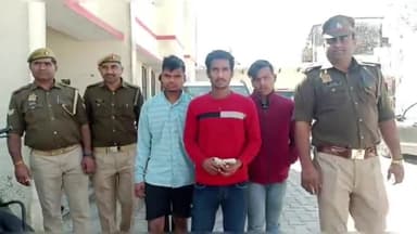 मथुरा: तमंचे संग वीडियो वायरल करने वाले चार युवकों को कोतवाली पुलिस ने तमंचा कारतूस के साथ पकड़ा, कार की सीज