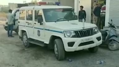 રાજકોટ પૂર્વ: ગોંડલ રોડ પર ઓરીક કારખાનામાં ત્રીજા માળે જુગાર રમતા 8 ઇસમો ઝડપાયા