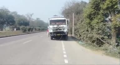 नवाबगंज: अहमदपुर के पास ट्रक ने डीसीएम में पीछे से मारी जोरदार टक्कर, चालक और परिचालक गंभीर रूप से हुए घायल