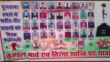 युवा जनकल्याण समिति गोरखपुर के बैनर तले एक हाथ में कैंडल व एक हाथ मे तिरंगा लेकर शहीदों को नमन करते हुए युव एवं समाजसेव