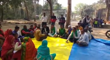 नवाबगंज: गन्ना दफ्तर में भारतीय किसान श्रमिक जनशक्ति यूनियन द्वारा किसानों की समस्याओं को लेकर जिलाधिकारी को सौंपा गया ज्ञापन