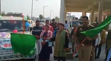 चंदौली: भारतीय सब्जी अनुसंधान केंद्र अदलपुरा शैक्षणिक भ्रमण व प्रशिक्षण के लिए DM-SP ने हरी झंडी दिखाकर कलेक्ट्रेट से किया रवाना