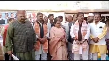 हुज़ूर: मेयर मालती राय ने पूर्व महापौर आलोक शर्मा के साथ उत्तर विधानसभा क्षेत्र के वार्ड क्रमांक 18 से निकाली विकास यात्रा