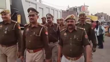 हमीरपुर: सुमेरपुर पुलिस ने आगामी महाशिवरात्रि पर्व के दृष्टिगत किया पैदल गस्त