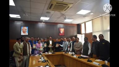 सोनीपत: लघु सचिवालय में उपायुक्त ललित सिवाच ने प्रसिद्ध सांगी एवं क्रांतिकारी लोक कवि पर रचित पुस्तकों का किया विमोचन