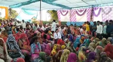 तेंदूखेड़ा: ग्राम सांगा, हर्रई, तेजगढ़ में क्षेत्रीय विधायक धर्मेंद्र सिंह लोधी के नेतृत्व में निकाली गई विकास यात्रा