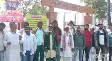 जमुई: ग्रामीणों ने समाहरणालय में DM को आवेदन देकर मकतब विद्यालय इटासागर में शुक्रवार को छुट्टी देने का किया मांग