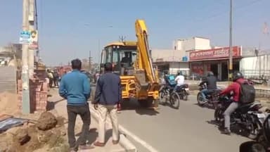 कांके: जी-20 समिट को लेकर कांके में चलाया गया अतिक्रमण हटाओ अभियान