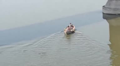 हमीरपुर: अज्ञात कारणों के चलते महिला ने मुख्यालय स्थित यमुना पुल से नदी में कूदकर आत्महत्या का किया प्रयास, मछुआरों ने बचाई जान