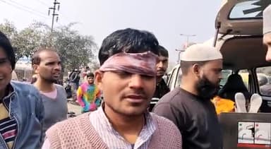 बरेली: बरेली:किला थाना क्षेत्र के स्वाले नगर में टेंपो कार में भिड़ंत जानकारी देता टेंपो चालक