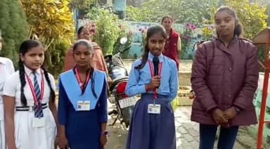 गरखा: कदना आदर्श माध्यमिक विद्यालय की छात्र छात्राएं चेतना सत्र में हुईं शामिल, विद्यालय के शिक्षक शिक्षिका रहे मौजूद