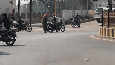 सिंगरौली: माजन मोड़ पर बोलेरो वाहन ने बाइक सवार दंपत्ति को मारी टक्कर, बाल-बाल बचे वाहन सवार