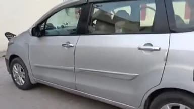 हमीरपुर: सुमेरपुर कस्बे में पैदल जा रहे युवक को कार ने मारी टक्कर, युवक घायल