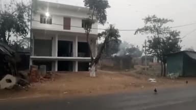 महमूदाबाद: बांसुरा में शत्रु संपत्ति पर हुए अवैध निर्माण की शिकायत करने वाले लोगों को भूमाफिया ने कागजों में फंसाने की तैयारी की