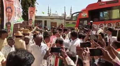 ಶಿರಹಟ್ಟಿ: ಶಿರಹಟ್ಟಿಯ ಶ್ರೀ ಜಗದ್ಗುರು ಫಕೀರೇಶ್ವರ ಮಠಕ್ಕೆ ಮಾಜಿ ಸಿಎಂ ಸಿದ್ದರಾಮಯ್ಯ ಭೇಟಿ