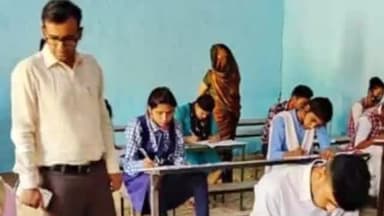 लखीमपुर: जनपद के 141 परीक्षा केंद्रों पर हाईस्कूल व इंटरमीडिएट की परीक्षाएं आज से हुई शुरू, केंद्र पर पहुँच रहे छात्र-छात्राएं