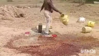 जमुई: जिले की विभिन्न जगहों पर उत्पाद विभाग ने ड्रोन कैमरे के साथ चलाया छापेमारी अभियान, भारी मात्रा में जावा महुआ किया नष्ट