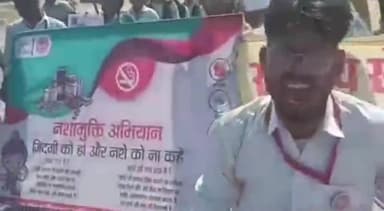 बड़ा मलेहरा: शासकीय महाविद्यालय से राष्ट्रीय सेवा योजना के स्वयंसेवकोें ने निकाली नशा मुक्ति अभियान रैली
