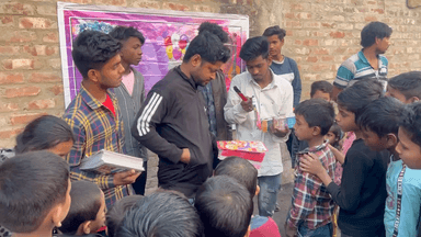 आज बच्चों के बीच सामग्री किताब ,कॉपी , कलम, पेंसिल , रबर, कटर , ज़रूरत मंद बच्चों के बीच वितरण किया