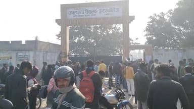 गरखा: कदाचार मुक्त परीक्षा करवाने को लेकर मैट्रिक परीक्षार्थी के चिट पुर्जे की तलाशी के बाद प्रवेश हुआ शुरू