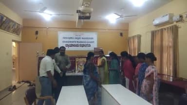 ಮುಂಡರಗಿ: ಪಟ್ಟಣದ ತಹಶೀಲ್ದಾರ್ ಕಚೇರಿಯಲ್ಲಿ ಸಂತ ಸೇವಾಲಾಲ್ ಜಯಂತಿ ಆಚರಣೆ