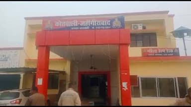 नवाबगंज: इनायतपुर गांव में निकला विशालकाय अजगर, वन विभाग की टीम ने अजगर को जंगल में छोड़ा