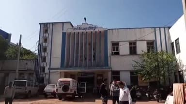 शिवपुरी नगर: सिंहनिवास के पास बकरी को बचाने के चक्कर में बाइक अनियंत्रित होकर फिसली, एक व्यक्ति गंभीर रूप से हुआ घायल