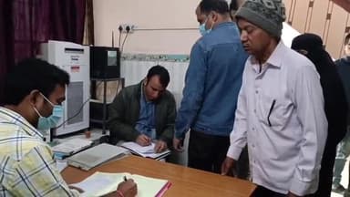 गोपालगंज: थावे ओवरब्रिज के पास रूपयों के विवाद को लेकर अधेड़ को बंधक बनाकर पीटा, इलाज के लिए सदर अस्पताल में कराया गया भर्ती