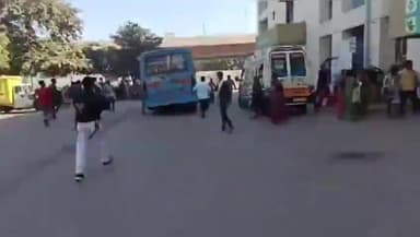 રાજકોટ પૂર્વ: બહુમાળી નજીક સીટી બસમાં મહિલા કંડકટરની તબિયત અચાનક લથડી, આખી બસ સિવિલ ખાતે લઇ જઈ સારવારમાં ખસેડાયા