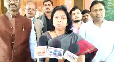 उरई: कांग्रेस कार्यकर्ताओं को कानपुर के पीड़ित परिवार के पास जाने से रोका, उर्मिला सोनकर कांग्रेस प्रदेश अध्यक्ष की पत्नी