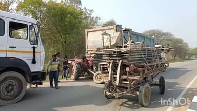 हमीरपुर: हमीरपुर-कालपी हाईवे पर तेज रफ्तार ट्रैक्टर चालक ने खड़े ट्रक में मारी जोरदार टक्कर, बाल-बाल बचा चालक