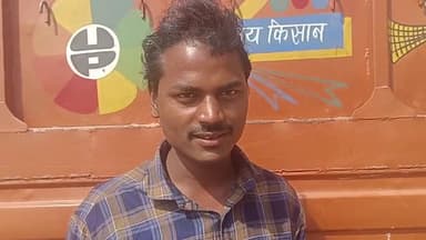 नानपारा: नानपारा चीनी मिल के पास अज्ञात ट्रैक्टर ट्रॉली ने पिकअप में मारी जोरदार टक्कर, पिकअप हुई क्षतिग्रस्त