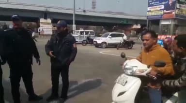 हरिद्वार: चंडी घाट चौराहे पर पुलिस ने चलाया चेकिंग अभियान, काटे 5 चालान