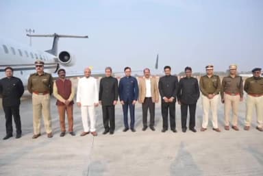 कांके: बिरसा मुंडा एयरपोर्ट पर मुख्यमंत्री हेमंत सोरेन ने राज्यपाल को दी विदाई