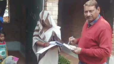 हमीरपुर: लखनऊ से आई एनएलआर इंडिया फाउंडेशन की टीम पहुंची टेढ़ा गांव, कुष्ठ रोगियों की पहचान के लिए किया सर्वे