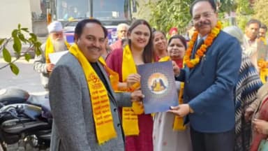 रूड़की: रूड़की से निकले बुजुर्ग तीर्थ यात्रियो के जत्थे को हरिद्वार मे उत्तरांचल पंजाबी महासभा प्रदेश उपाध्यक्ष ने किया सम्मानित